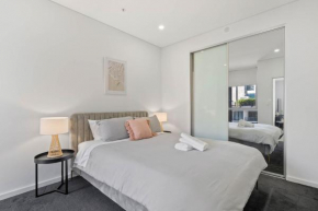 02P Bright 2Bedroom Apt w view nr Westfield with Free Parking, Sydney